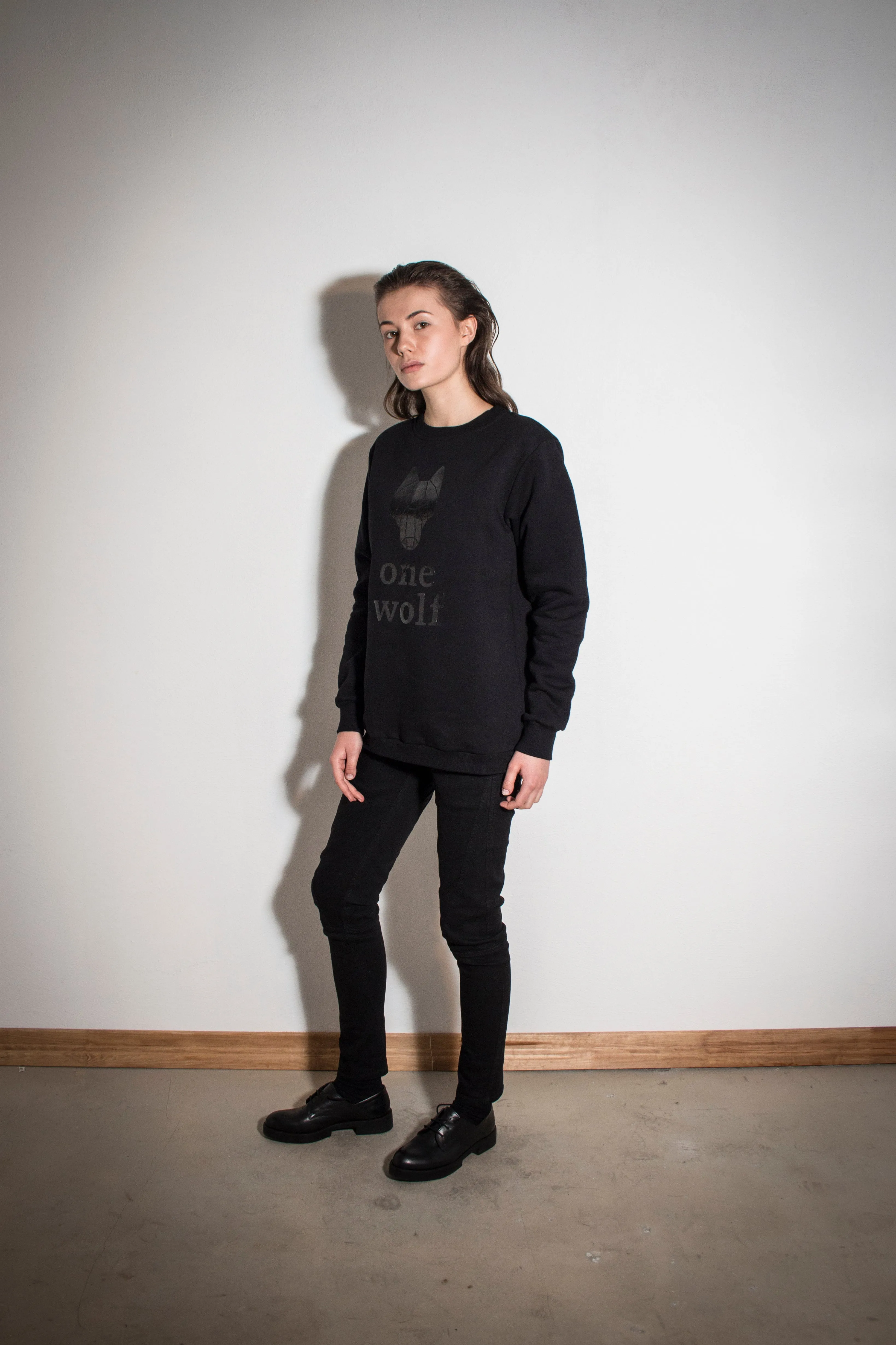 ONE WOLF LOGO sweater black/black glossy logo - not brushed